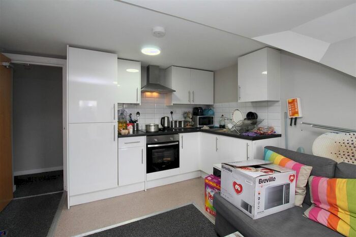 2 Bedroom Flat To Rent In Lower Cathedral Road, Cardiff, CF11