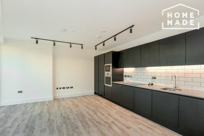 1 Bedroom Flat To Rent In Portal Way, London, W3