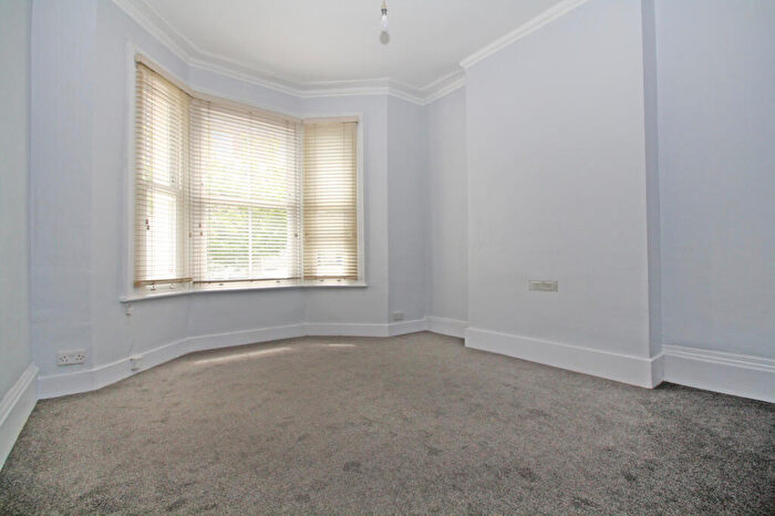 1 Bedroom Flat To Rent In Camden Hill Road, SE19