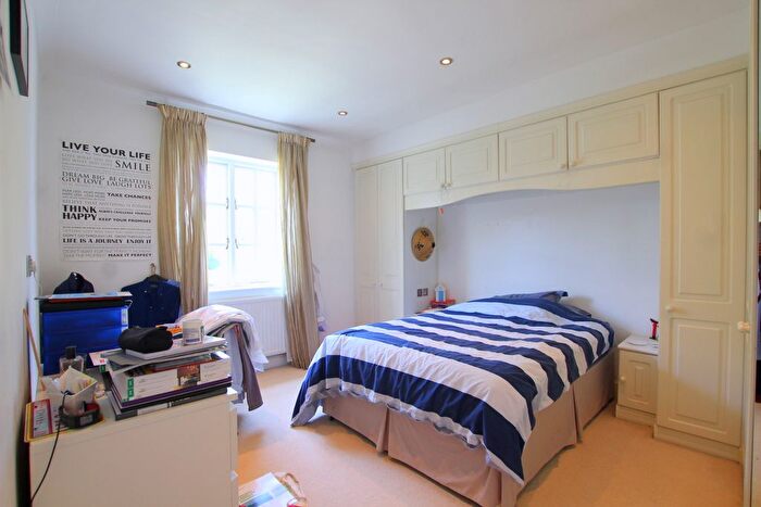 3 Bedroom Flat To Rent In Chartfield Avenue, London, SW15