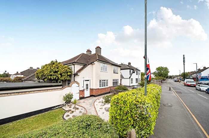 4 Bedroom Semi-Detached House For Sale In Halfway Street, Sidcup, DA15