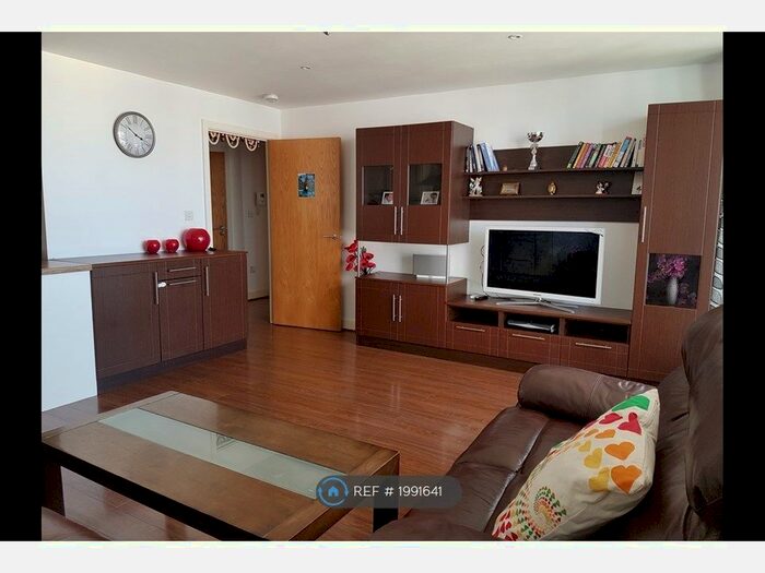 2 Bedroom Flat To Rent In Fathom Court, London, E16