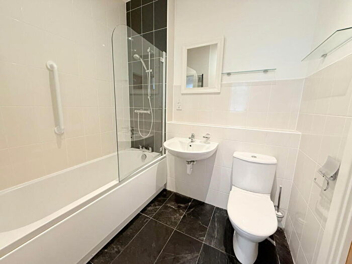 1 Bedroom Apartment For Sale In Willow Gardens, Gorcott Lane, Dickens Heath, B90