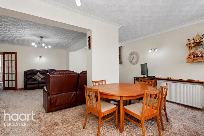 3 Bedroom Detached Bungalow For Sale In Chestnut Road, Leicester, LE3