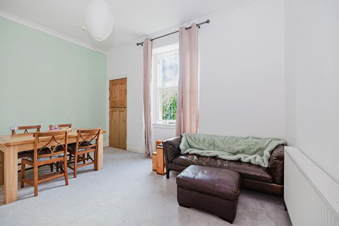 2 Bedroom Flat To Rent In Moncrieff Terrace, Edinburgh, EH9