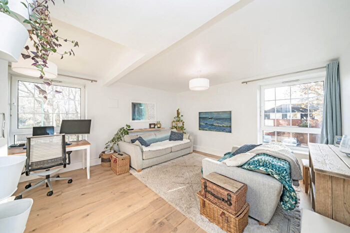 2 Bedroom Flat To Rent In Rowley House, Watergate Street, London, SE8