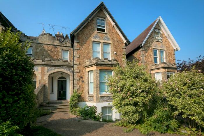 Studio To Rent In Epsom Road, Guildford, Surrey, GU1