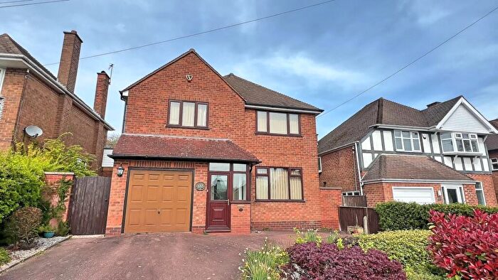 3 Bedroom Detached House For Sale In Pilkington Avenue, Sutton Coldfield, B72