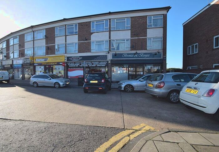 2 Bedroom Flat To Rent In Pettits Lane North, Romford RM1