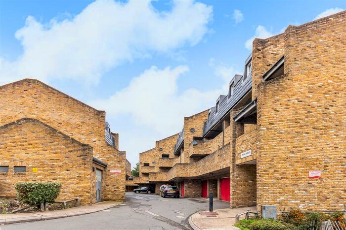 1 Bedroom Flat To Rent In Friar Mews, SE27