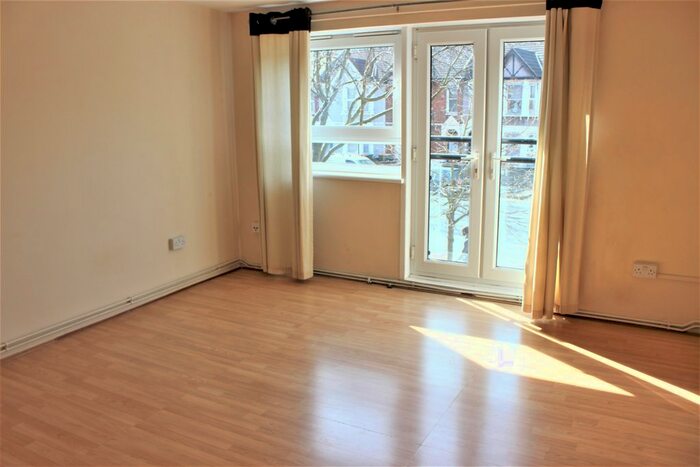 1 Bedroom Flat To Rent In Market Street, East Ham, E6