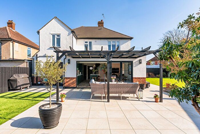 4 Bedroom Detached House For Sale In Limes Close, Ashford, TW15