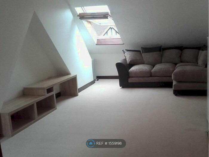 1 Bedroom Flat To Rent In De La Warr Road, East Grinstead, RH19