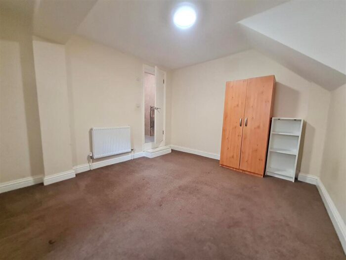 Studio To Rent In London Road, Grays, RM20
