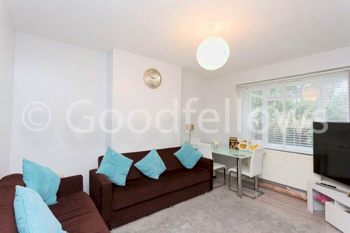 3 Bedroom Maisonette To Rent In Perth Close, London SW20
