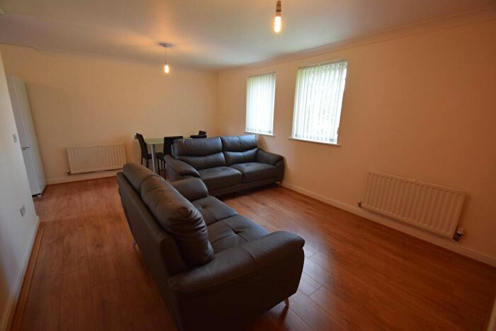 2 Bedroom Flat To Rent In Chorlton Road, Hulme, Manchester, Manchester, M15