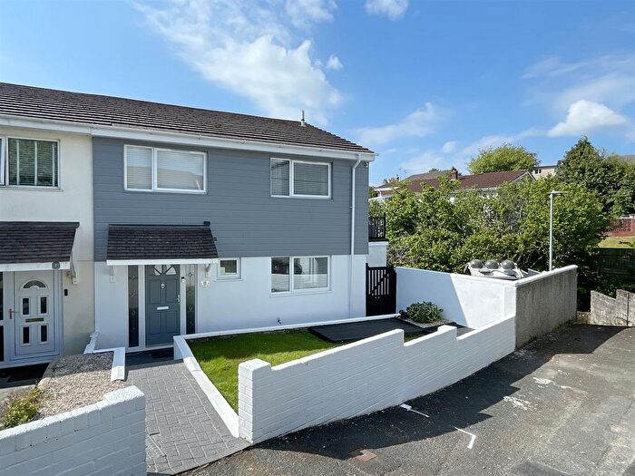 4 Bedroom Semi Detached House For Sale In Bainbridge Court, Colebrook, Plympton, PL7