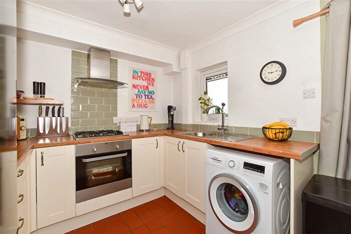 1 Bedroom Flat For Sale In Willow Close, Beare Green, Dorking, Surrey, RH5