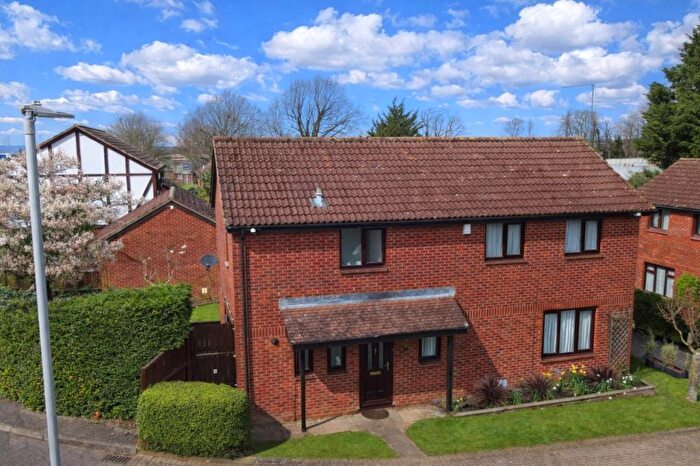4 Bedroom Detached House For Sale In Bellerby Rise, Luton, Bedfordshire, LU4