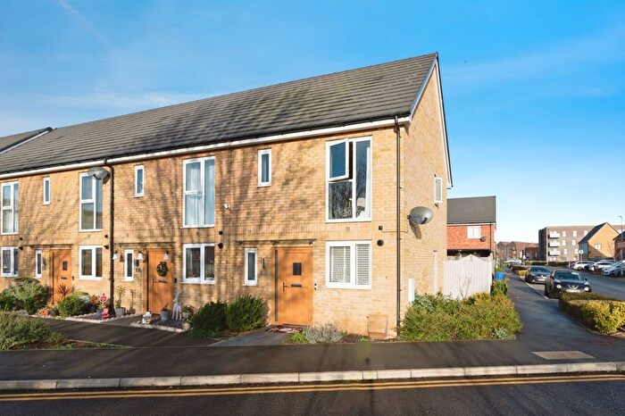 2 Bedroom End Of Terrace House For Sale In Killarney Crescent, West Thurrock, Grays, Essex, RM20