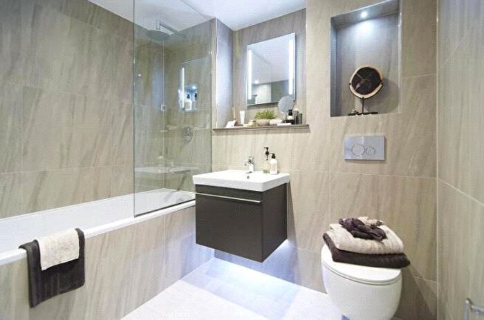 1 Bedroom Apartment To Rent In Vanburgh Court, Stoke Road, Slough, Berkshire, SL2