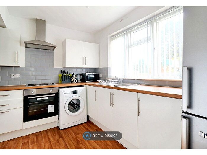 2 Bedroom Semi-Detached House To Rent In Heath Rise, Leeds, LS11