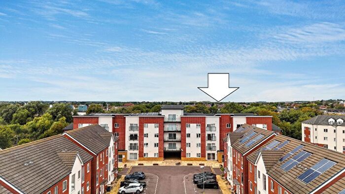 2 Bedroom Flat For Sale In Plough House Harrow Close, Bedford, MK42