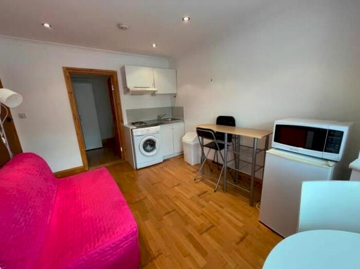 1 Bedroom Flat To Rent In Hoylake Road, London W3