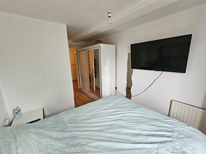 2 Bedroom Apartment For Sale In Wilmslow Road, Didsbury, Manchester, M20