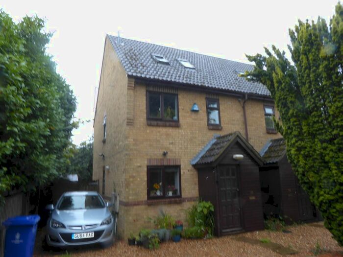 3 Bedroom Semi-Detached House To Rent In Chestnut Road, Towcester, NN12