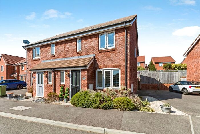 3 Bedroom Semi-Detached House For Sale In Muggeridge Road, Billingshurst, West Sussex, RH14