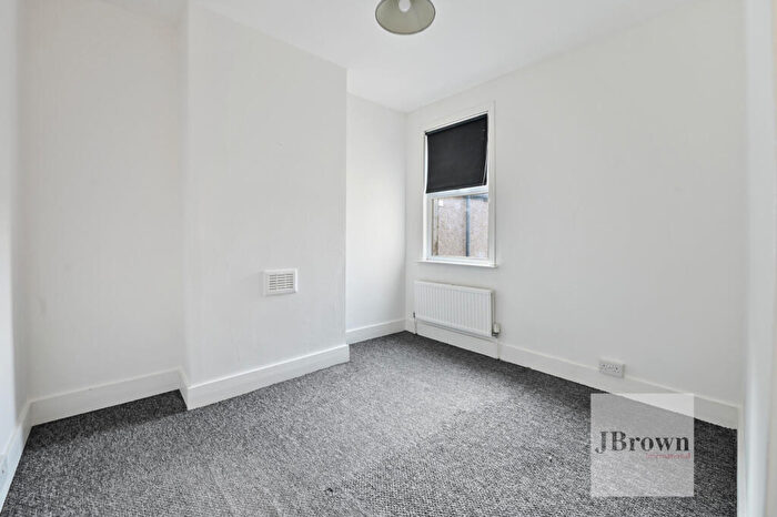 3 Bedroom Terraced House For Sale In Kent Road, Grays, RM17