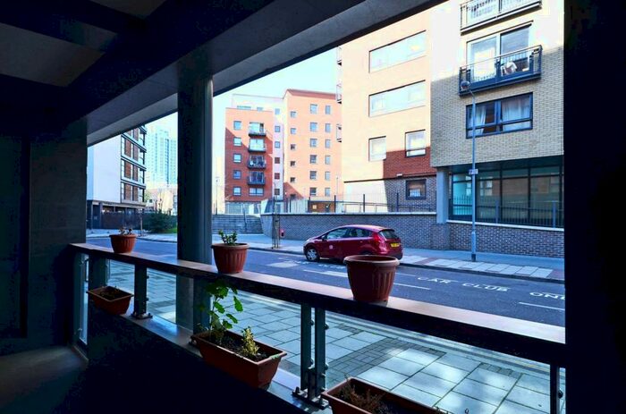 1 Bedroom Flat To Rent In Hallings Wharf, Stratford, London, E15