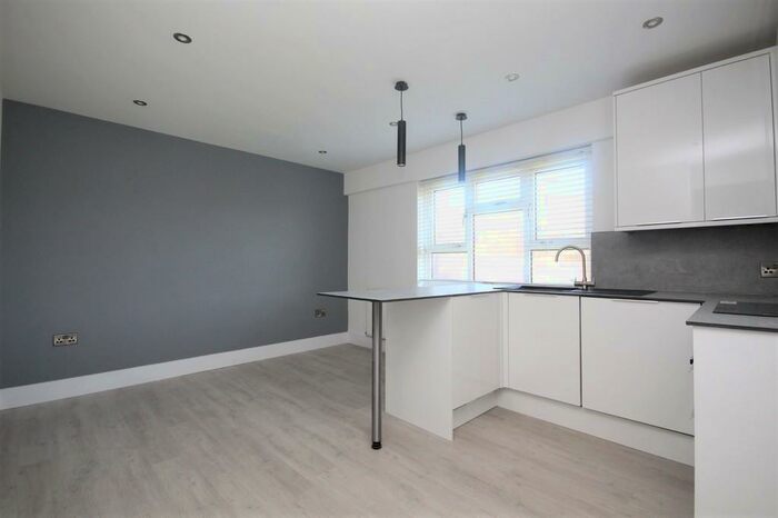2 Bedroom Apartment To Rent In Thorndean Road, Brighton, BN2