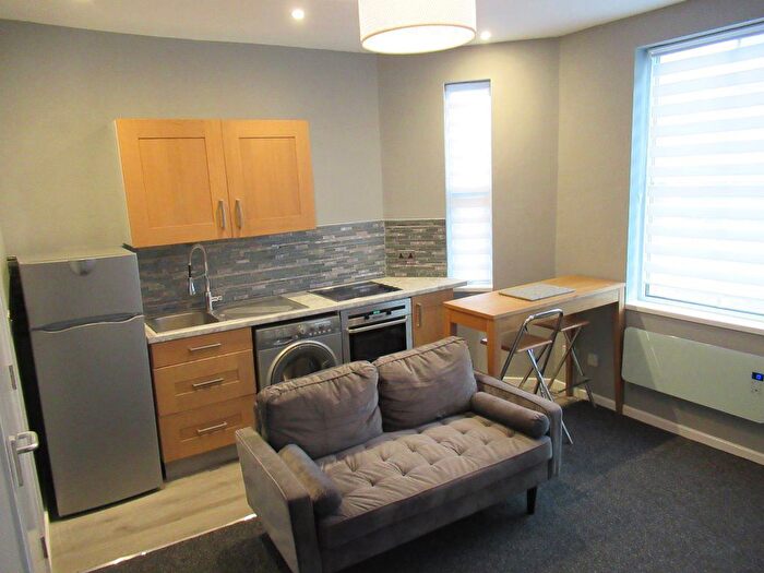 3 Bedroom Flat To Rent In Pershore Road, Selly Park, Birmingham, B29