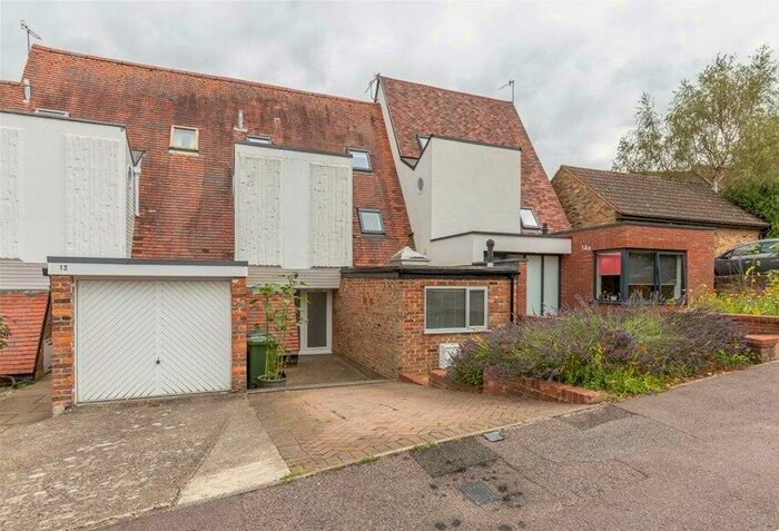 4 Bedroom House To Rent In Priory Gardens, Berkhamsted, HP4