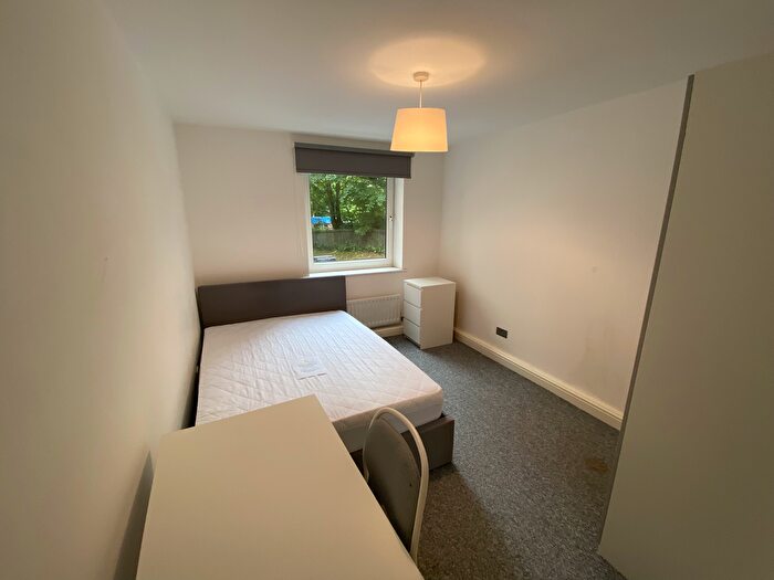 2 Bedroom Flat To Rent In Flat, Clarendon Road, LS2