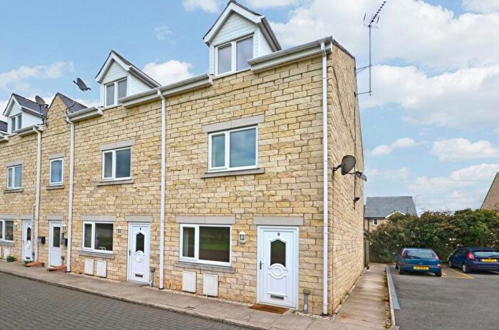 2 Bedroom Town House To Rent In Field View, Micklefield, LS25