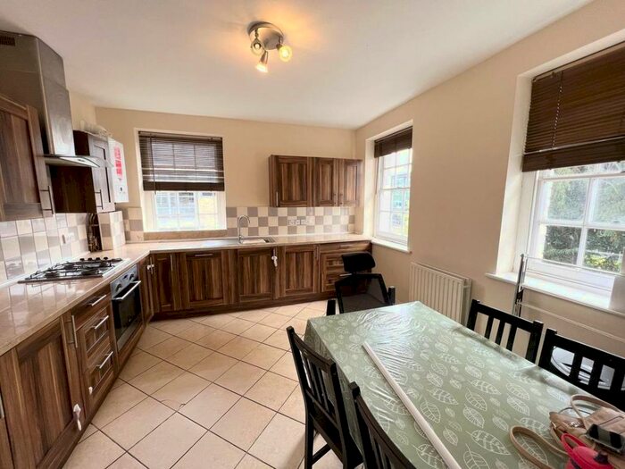 1 Bedroom Flat To Rent In Thrift Hall, Sewardstone Road, Waltham Abbey, EN9