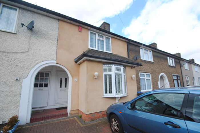 3 Bedroom Terraced House To Rent In Flamstead Road, Dagenham, Essex, RM9