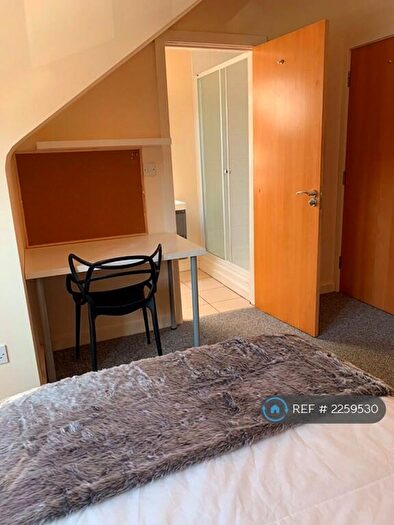 4 Bedroom Semi-Detached House To Rent In Radcliffe Mount, Nottingham, NG2