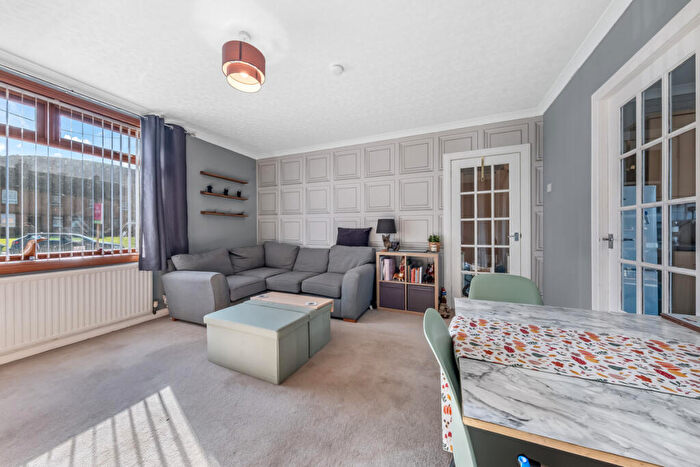 2 Bedroom Flat For Sale In Robertson Crescent, Newburgh, Cupar, KY14