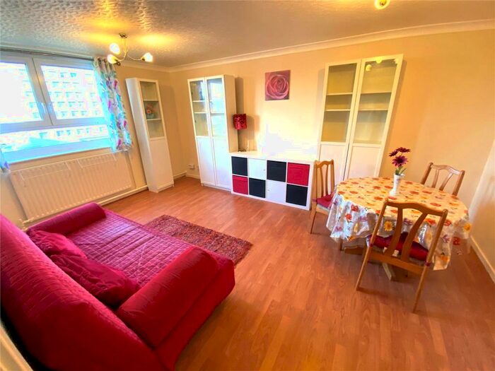 2 Bedroom Flat To Rent In Lincoln Towers, Stockport, Cheshire, SK1