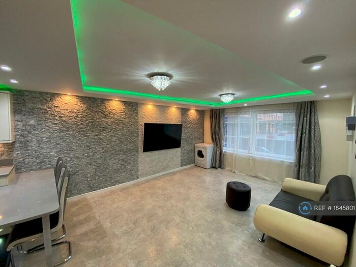 4 Bedroom Flat To Rent In St. Mungo Avenue, Glasgow, G4