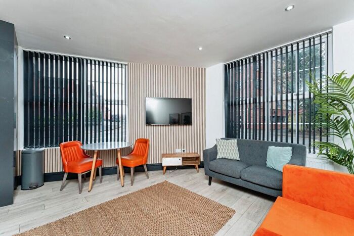 3 Bedroom Flat To Rent In Sealand Road, Chester, Cheshire, CH1