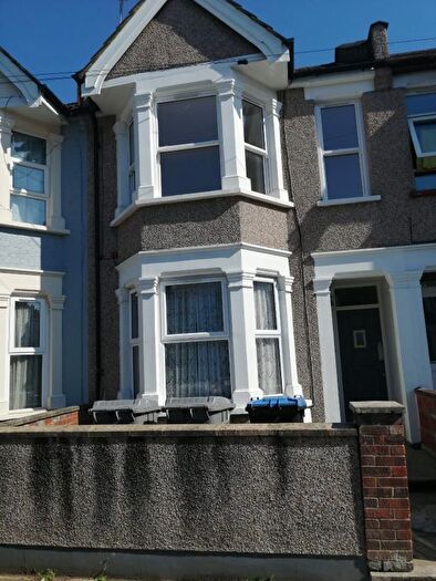 1 Bedroom Maisonette To Rent In Fortungate Road, Brent, NW10
