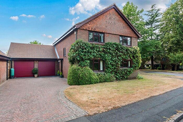 4 Bedroom Detached House For Sale In Denham Close, Winchester, SO23