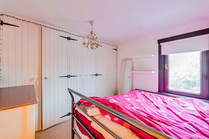 2 Bedroom Terraced House For Sale In Landwick Cottages, Southend-On-Sea, SS3