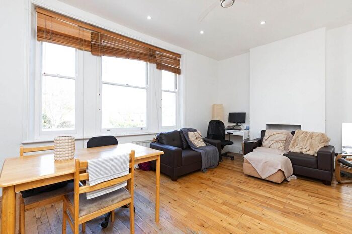 2 Bedroom Flat To Rent In Fulham Road, Fulham, SW6