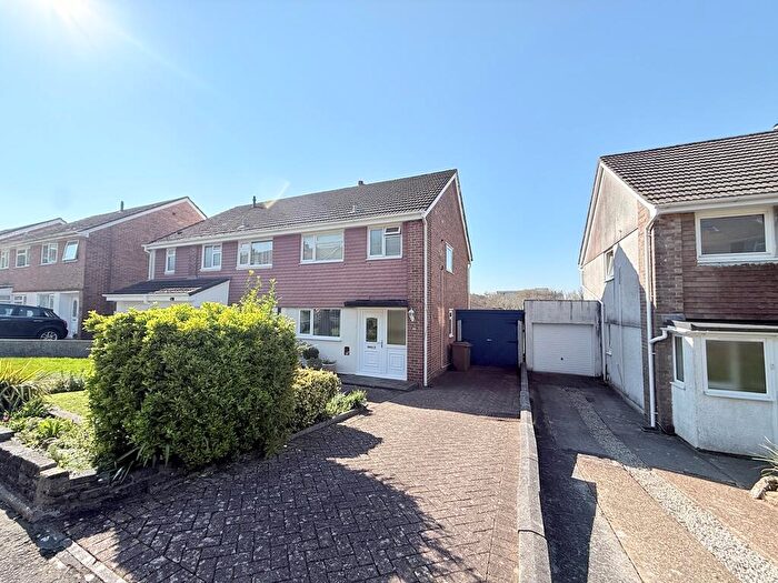 3 Bedroom Semi Detached House For Sale In Beautifully Presented -Bed Home In Quiet Cul-De-Sac With Garage & Driveway, PL6
